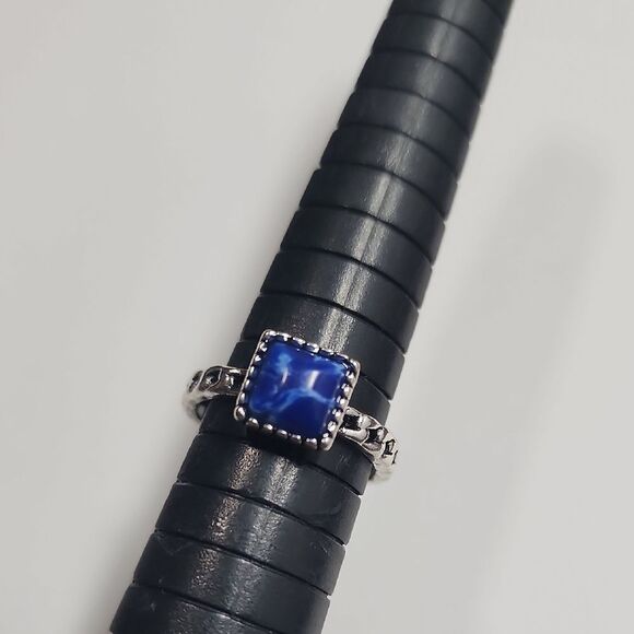 Elegant Blue Stone Silver Ring - Picture 1 of 3